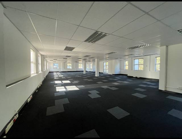 279M² OFFICE TO LET IN BRYANSTON